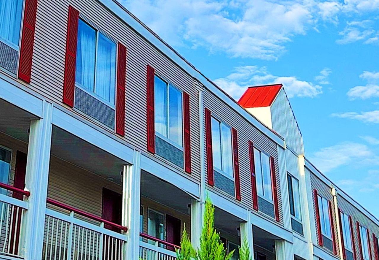 Bposhtels Charlotte Hostel Exterior photo