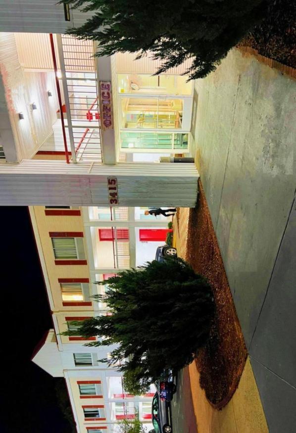 Bposhtels Charlotte Hostel Exterior photo